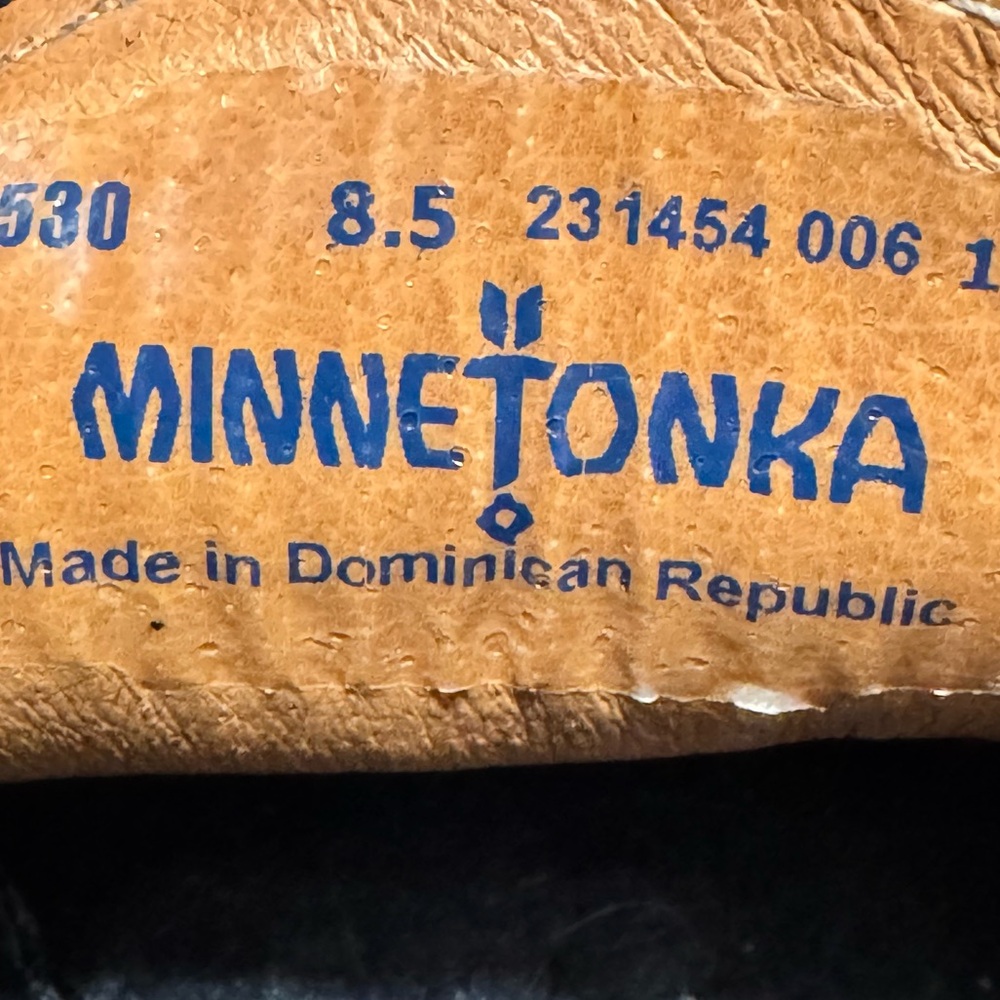 Minnetonka Genuine Suede Leather Black Soft Fringe Concho Moccasins size 8.5 - Picture 8 of 8